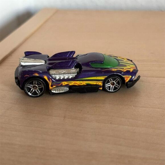 Vintage Hot Wheels Maelstrom 2000 Purple Die-Cast Car with Flames Y2K - Picture 3 of 6